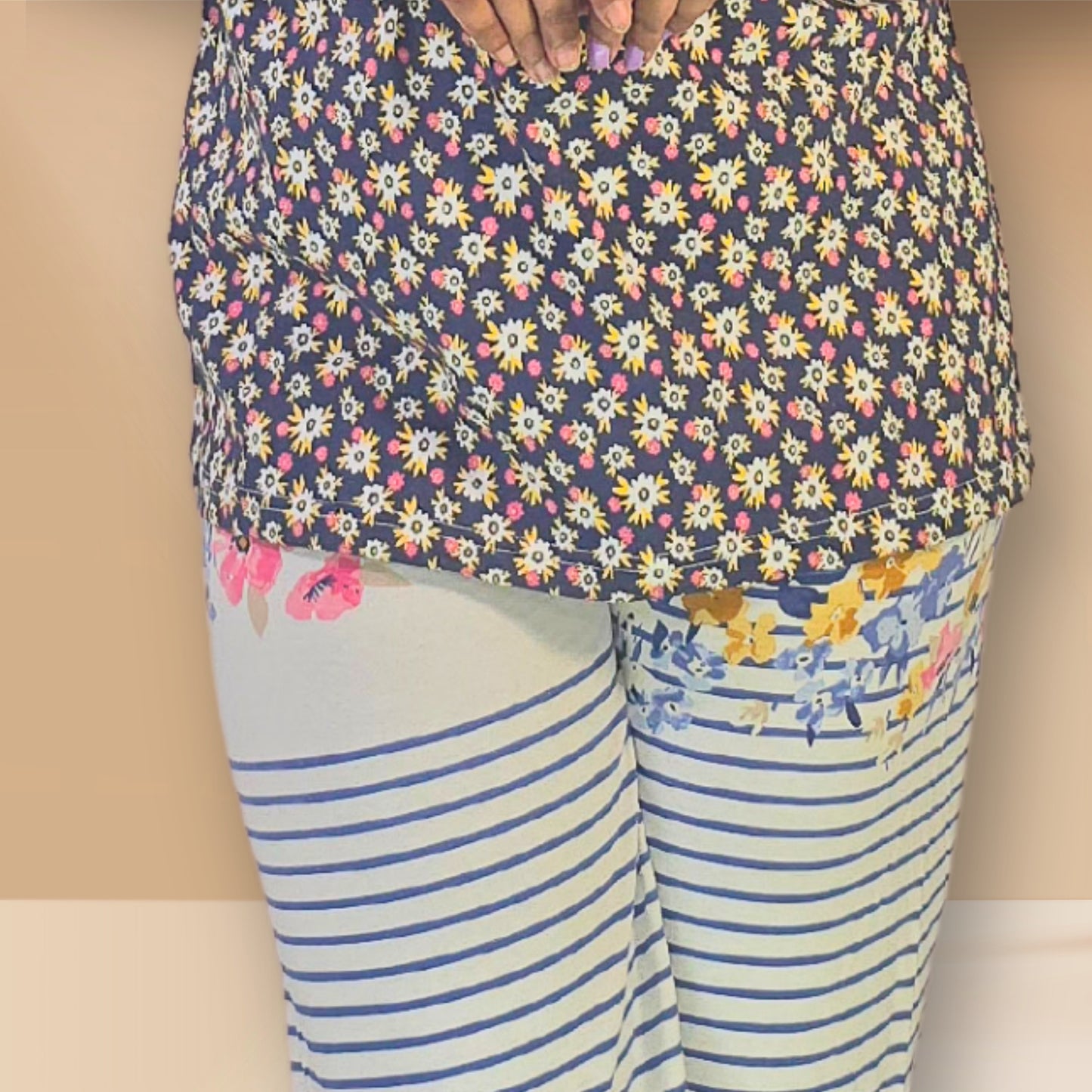 नीले और सफेद पुष्प और धारियों प्रिंट एम एंड एम नाइट ड्रेस