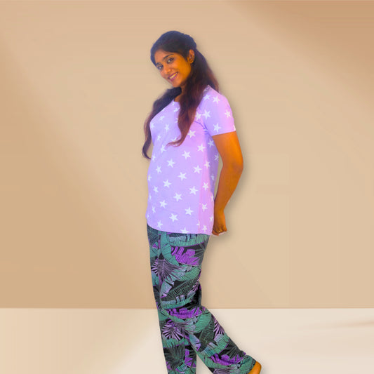 मेलरोज़ रंग और काले रंग के साथ स्टार और उष्णकटिबंधीय प्रिंट एम एंड एम नाइट ड्रेस