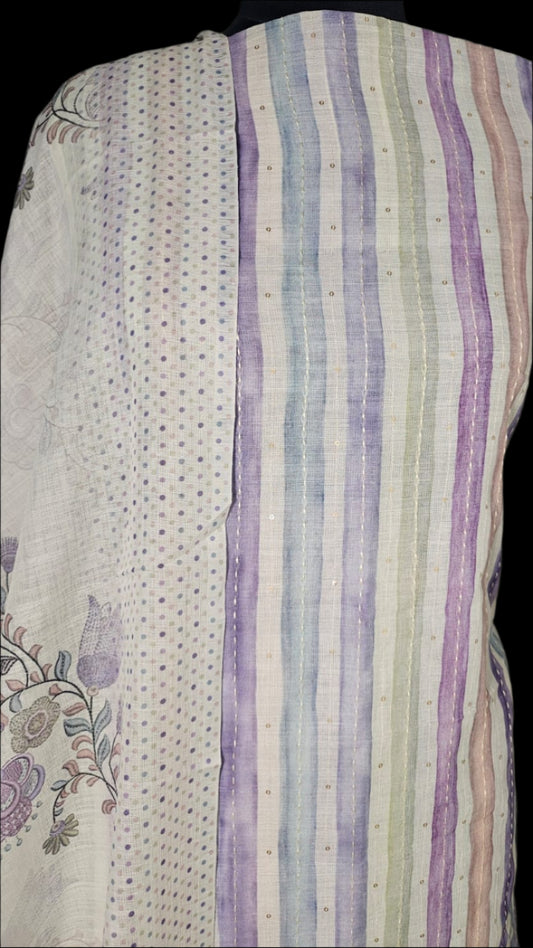 ऑफ-व्हाइट आर्किड किस के साथ मैजेंटा पुष्प प्रिंट फ्रिल्ड नाइटी।