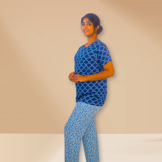 पोलो पर नीला, ज्यामितीय और पुष्प प्रिंट के साथ नीला, एम एंड एम प्रिंट