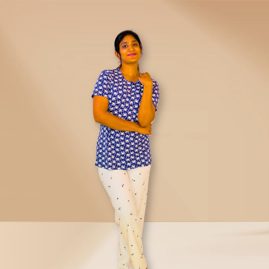 नारियल ग्राफिक्स के साथ गहरे नीले रंग और ऑफ-व्हाइट एम एंड एम नाइट ड्रेस