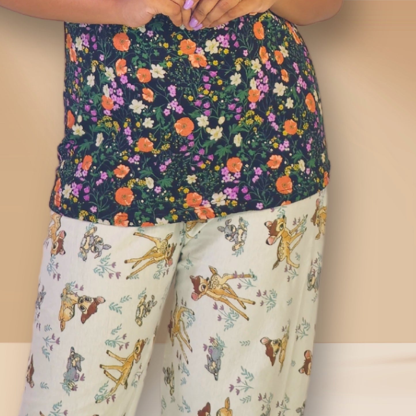 काले और ऑफ-व्हाइट पुष्प और पशु प्रिंट के साथ एम एंड एम नाइट ड्रेस