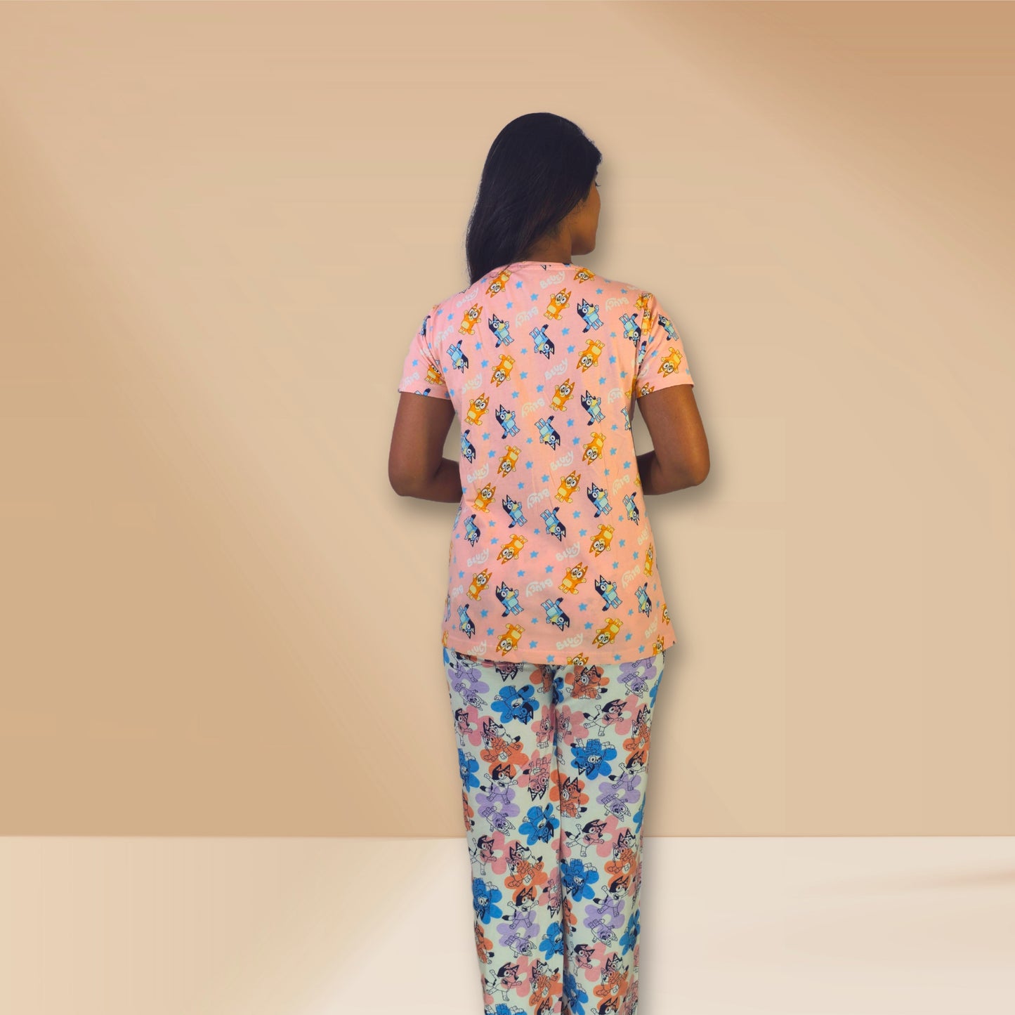 हश पपी पीच और सफेद ब्लू प्रिंट्स के साथ एम एंड एम नाइट ड्रेस