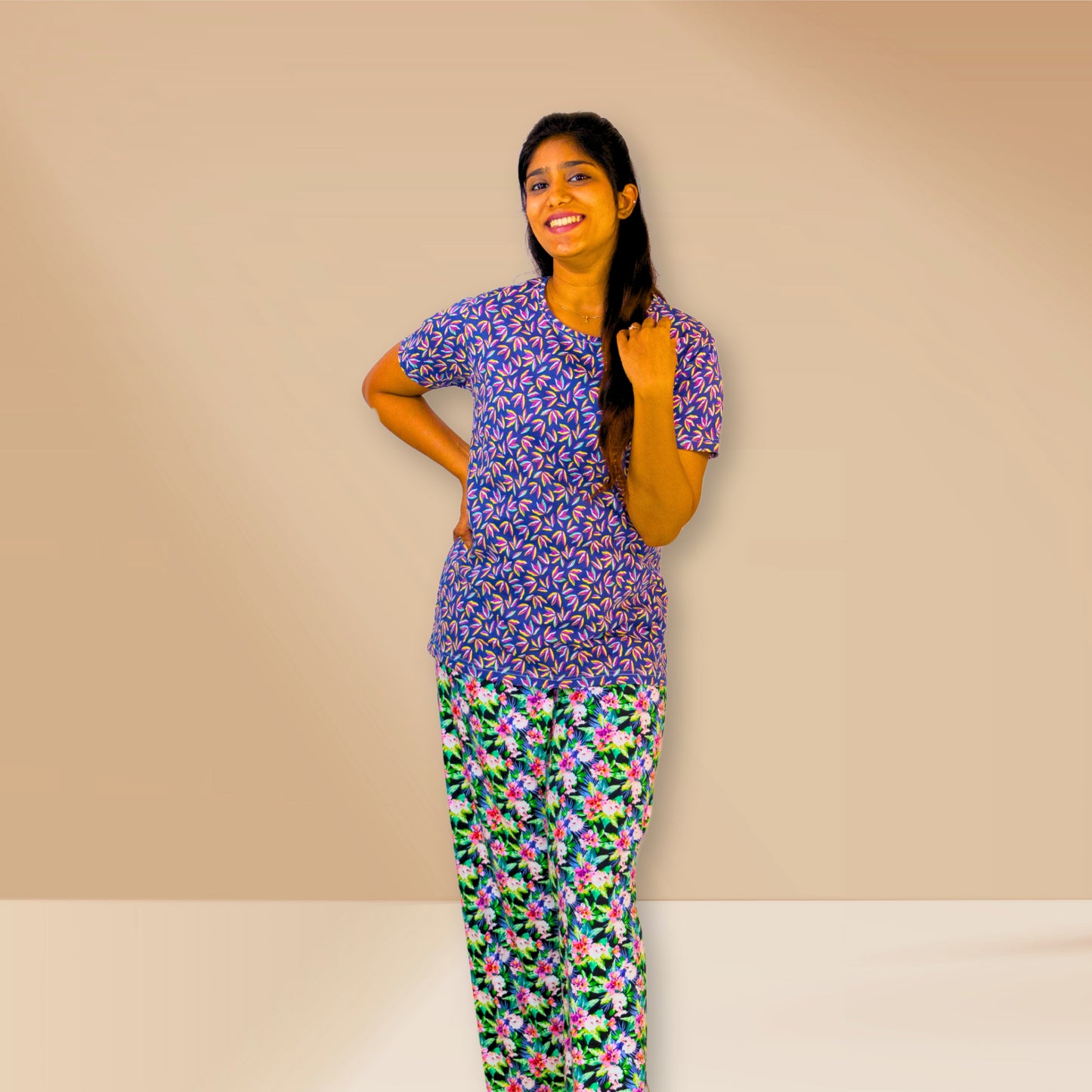 नीले रंग की अमूर्त पुष्प प्रिंट वाली पुष्प बॉटम्स वाली M&amp;M नाइट ड्रेस