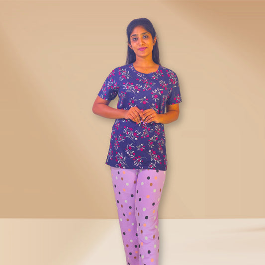 नीले और लैवेंडर गुलाबी रंग के साथ पुष्प और पोल्का प्रिंट