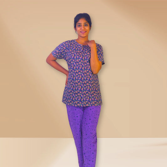 नीले और बैंगनी रंग की पुष्प और अमूर्त प्रिंट वाली M&amp;M नाइट ड्रेस