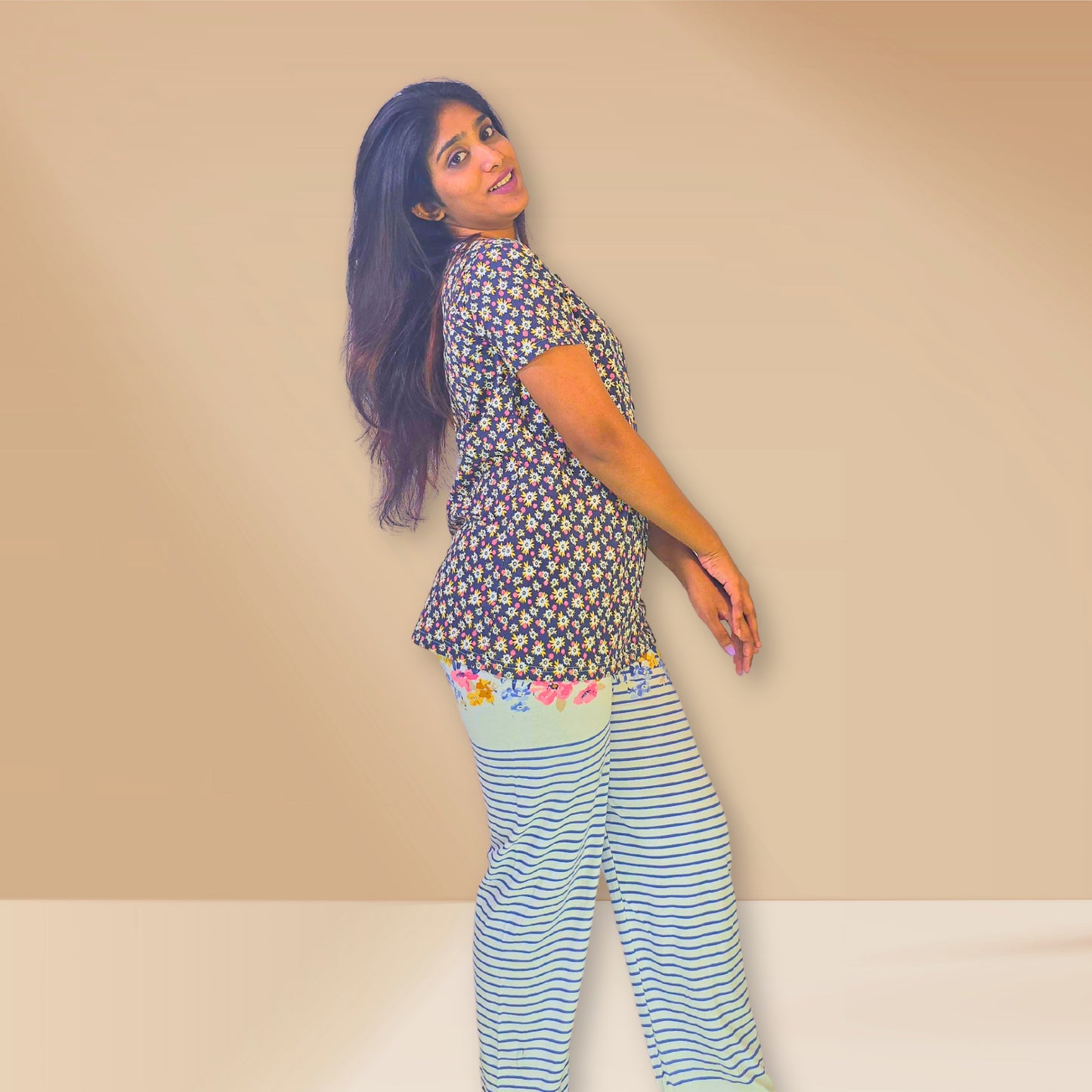 नीले और सफेद पुष्प और धारियों प्रिंट एम एंड एम नाइट ड्रेस