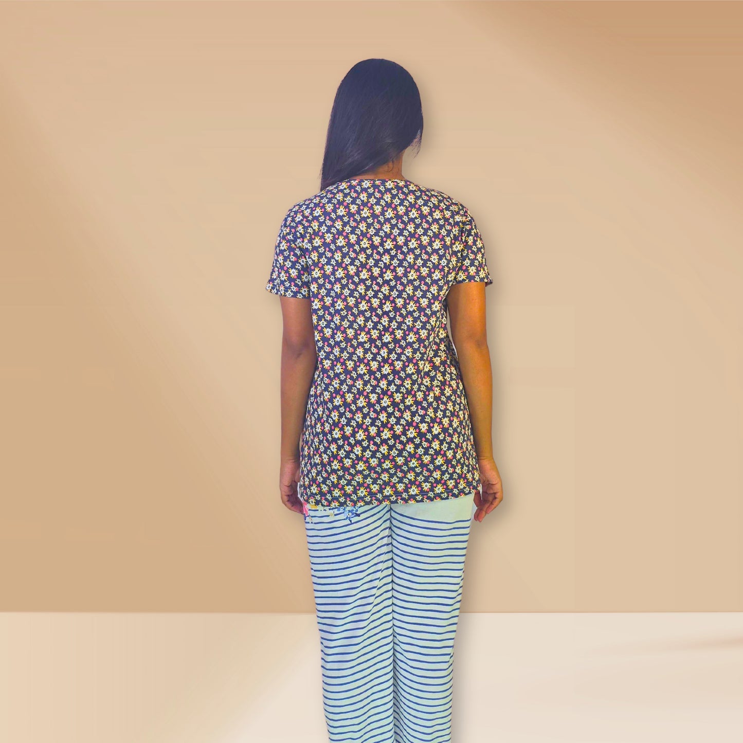 नीले और सफेद पुष्प और धारियों प्रिंट एम एंड एम नाइट ड्रेस