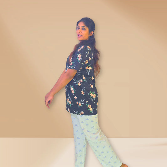 काले और सफेद पुष्प और जिराफ़ प्रिंट के साथ M&amp;M नाइट ड्रेस