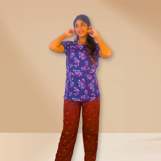 गहरे नीले और आयरिश कॉफी रंग में पुष्प प्रिंट