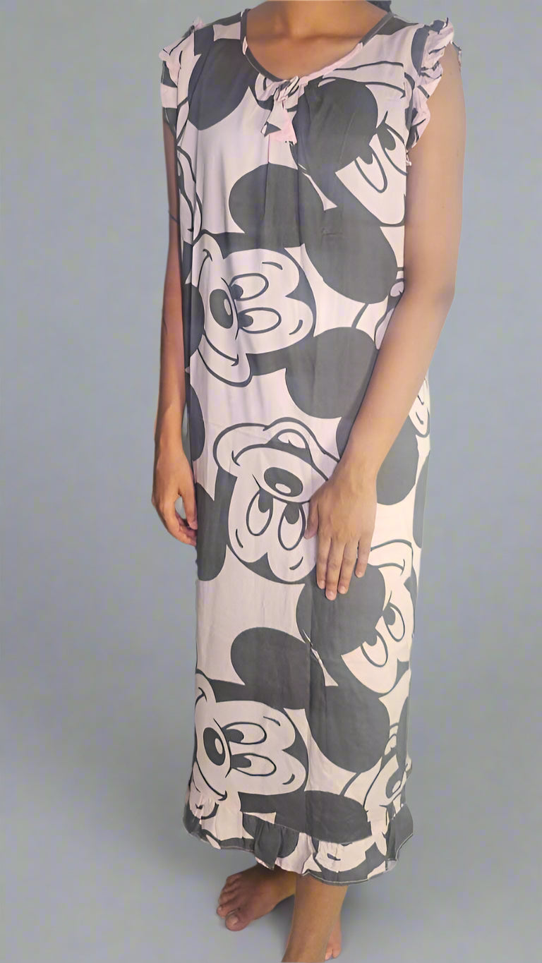 ऑफ-व्हाइट आर्किड किस के साथ मैजेंटा पुष्प प्रिंट फ्रिल्ड नाइटी।