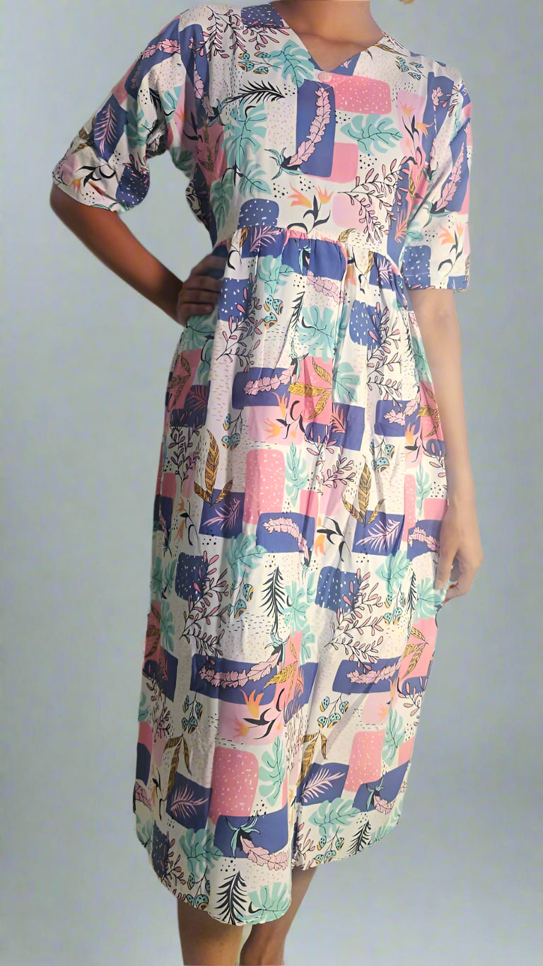 ऑफ-व्हाइट आर्किड किस के साथ मैजेंटा पुष्प प्रिंट फ्रिल्ड नाइटी।