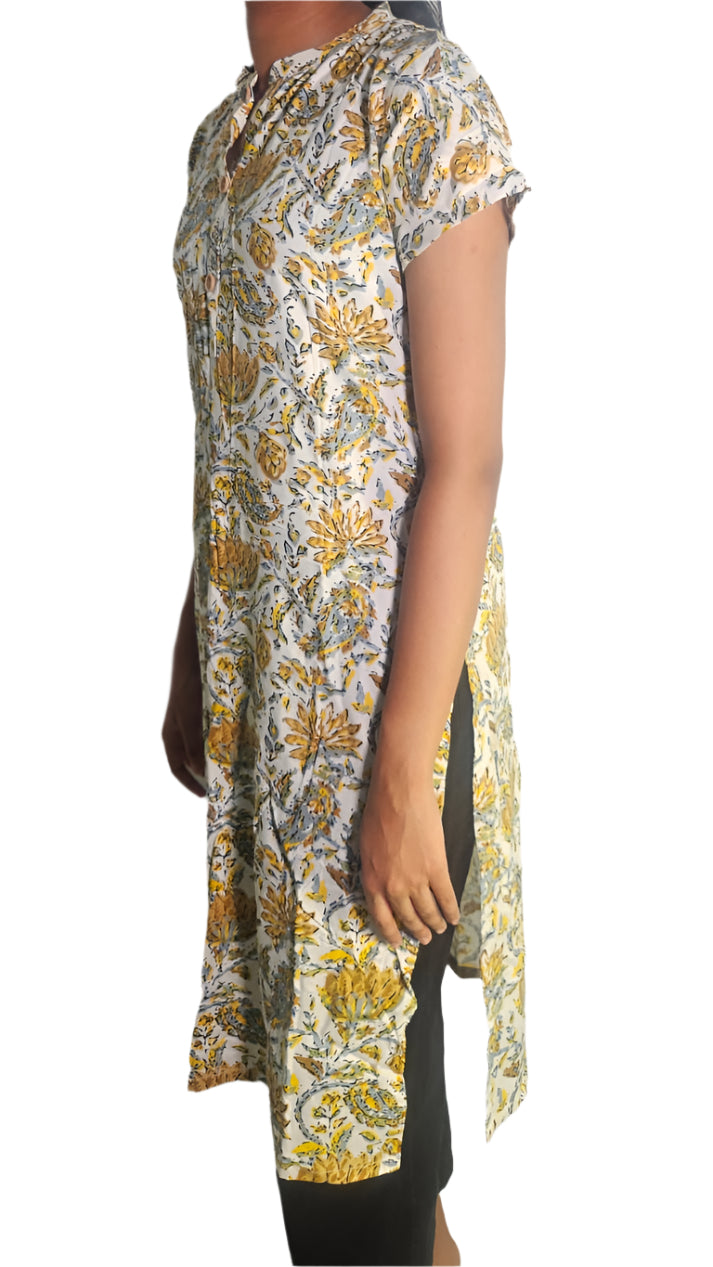 🌼 Elegant Floral Kurti 🌿 - Top Only