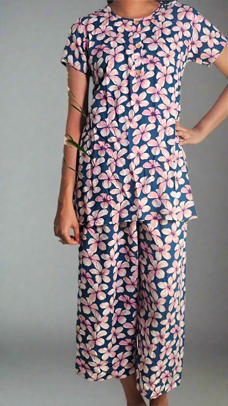 रंगीन अमूर्त पुष्प प्रिंट के साथ सफेद को-ऑर्ड सेट 