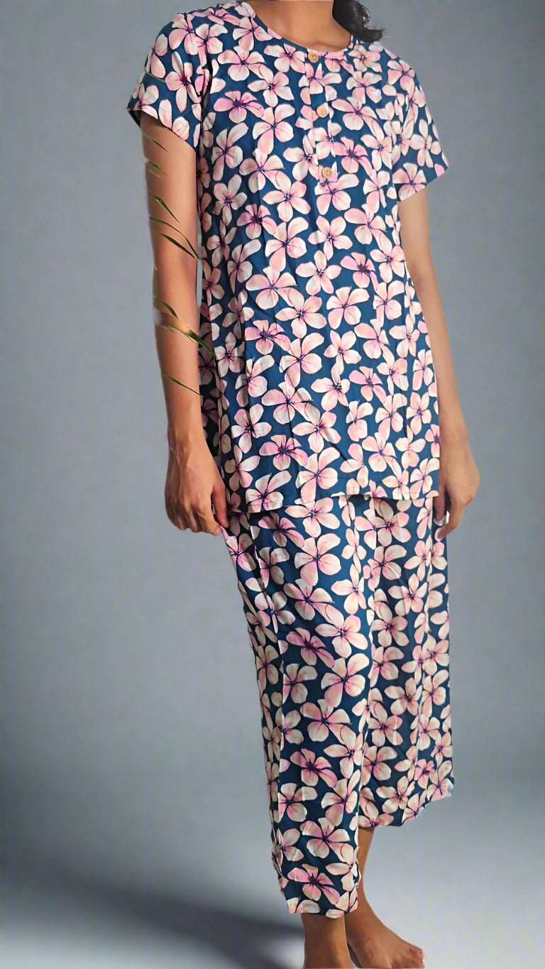 रंगीन अमूर्त पुष्प प्रिंट के साथ सफेद को-ऑर्ड सेट 