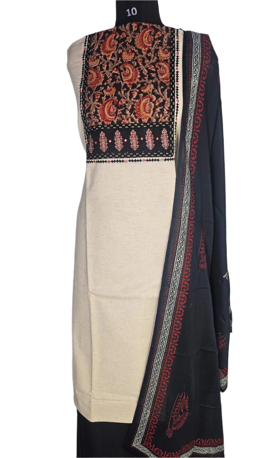 ऑफ-व्हाइट आर्किड किस के साथ मैजेंटा पुष्प प्रिंट फ्रिल्ड नाइटी।