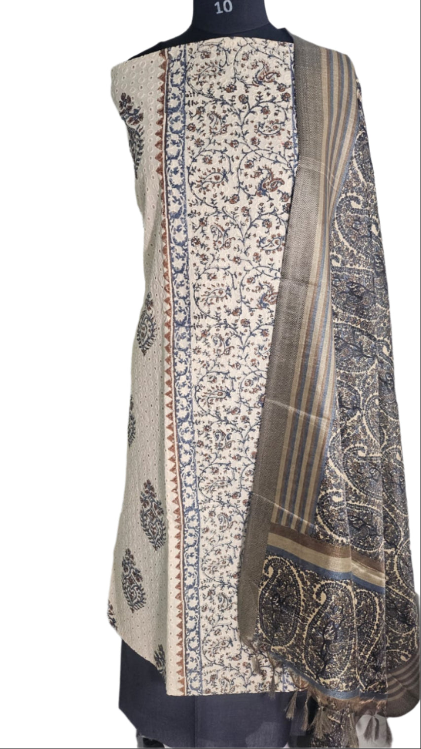 🌿 Grace Meets Tradition in Timeless Prints 🌿