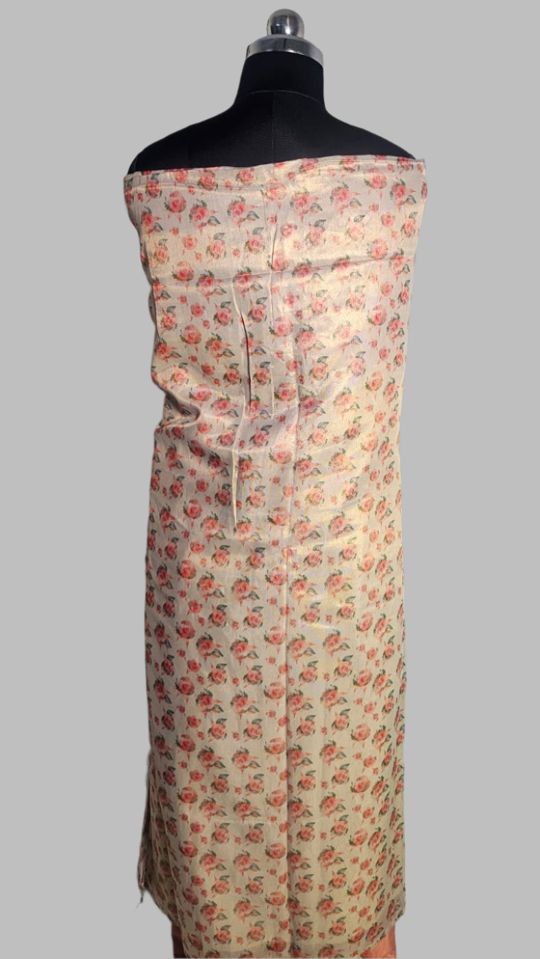 ऑफ-व्हाइट आर्किड किस के साथ मैजेंटा पुष्प प्रिंट फ्रिल्ड नाइटी।