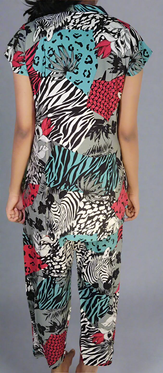 रंगीन अमूर्त पुष्प प्रिंट के साथ सफेद को-ऑर्ड सेट 