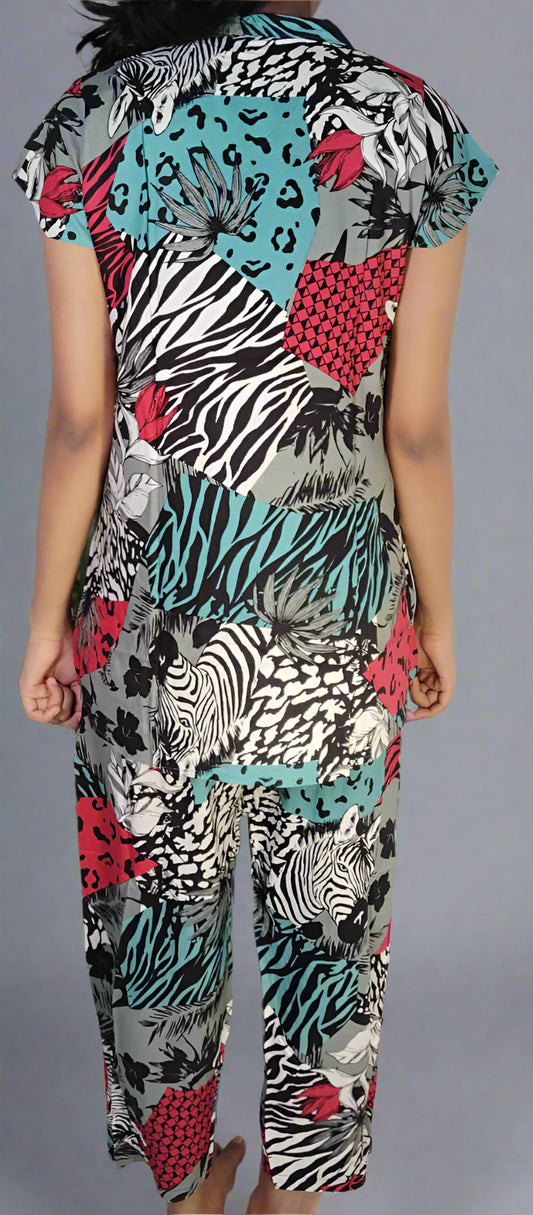 रंगीन अमूर्त पुष्प प्रिंट के साथ सफेद को-ऑर्ड सेट 