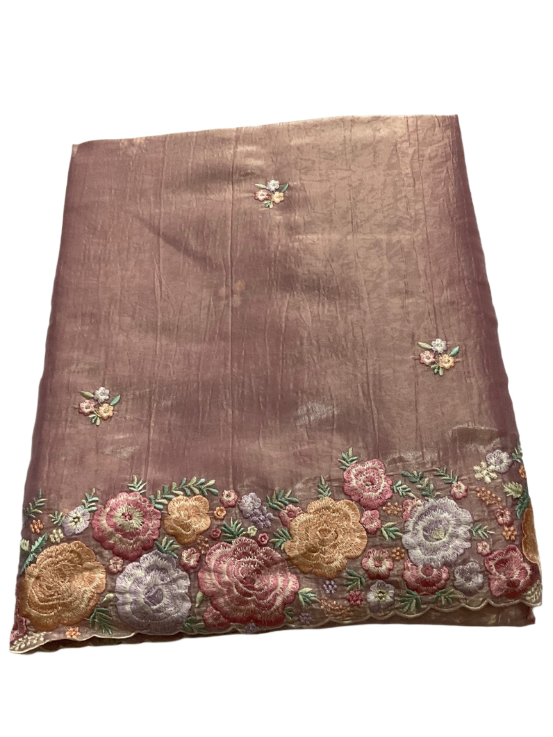 ऑफ-व्हाइट आर्किड किस के साथ मैजेंटा पुष्प प्रिंट फ्रिल्ड नाइटी।