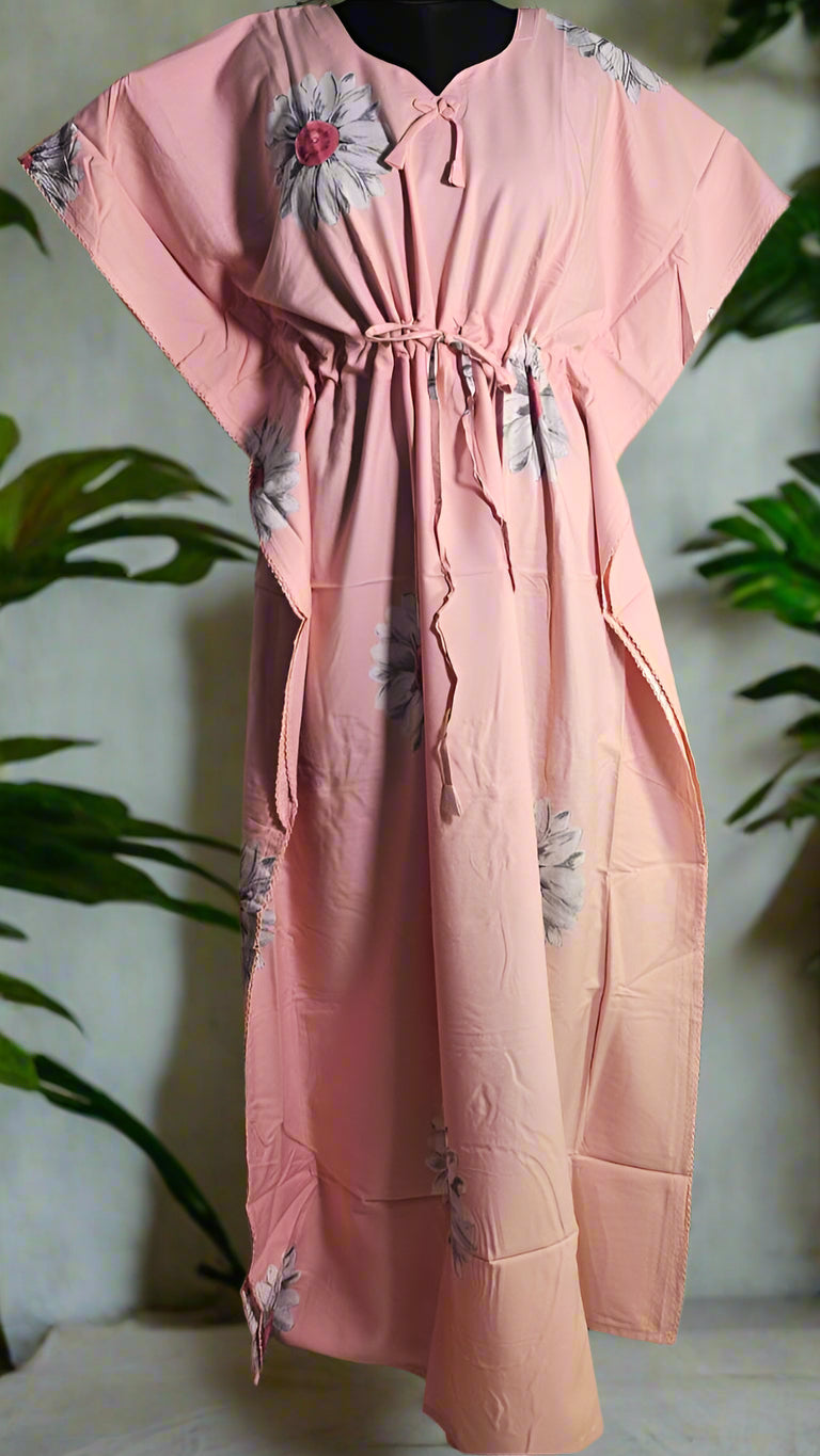 ऑफ-व्हाइट आर्किड किस के साथ मैजेंटा पुष्प प्रिंट फ्रिल्ड नाइटी।